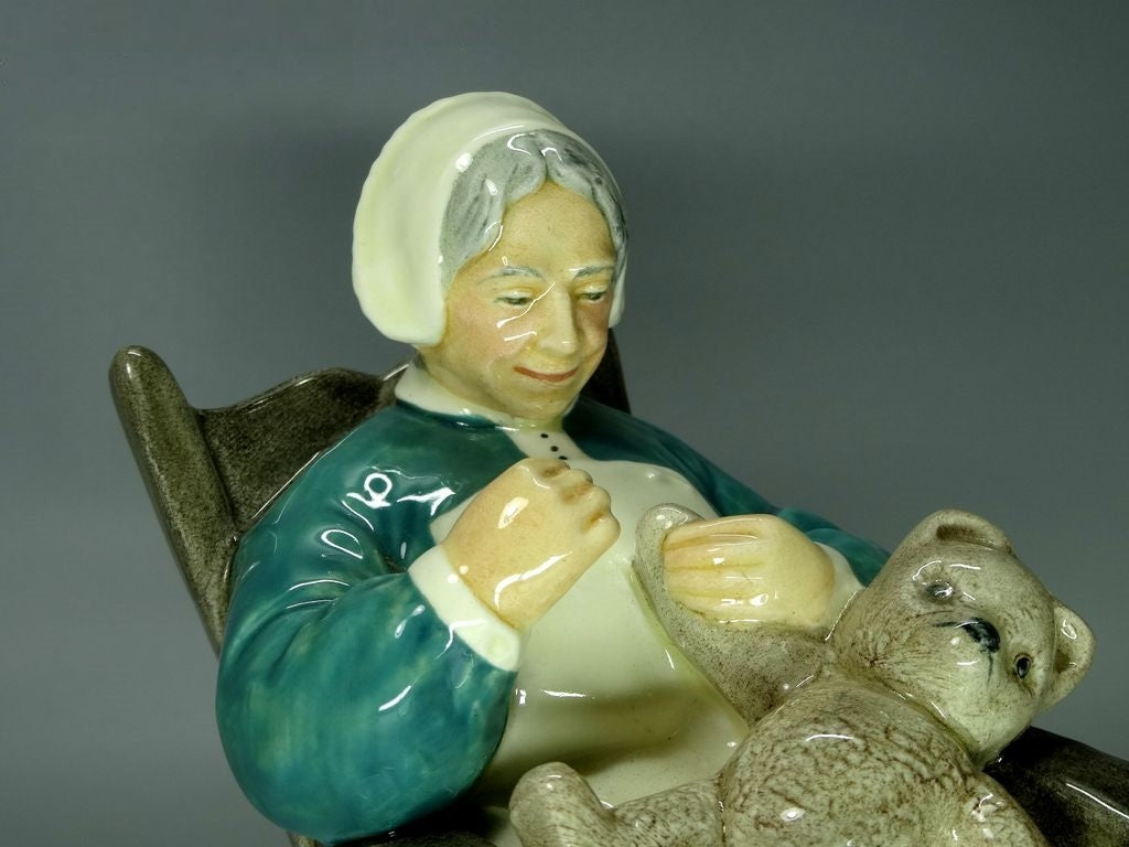 Vintage Granny And Bear Porcelain Figurine Original Royal Doulton Art Sculpture #Ru353